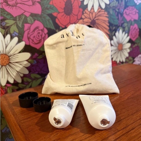 Avant Overnight Repair Skincare Set with Bag - Picture 7 of 7